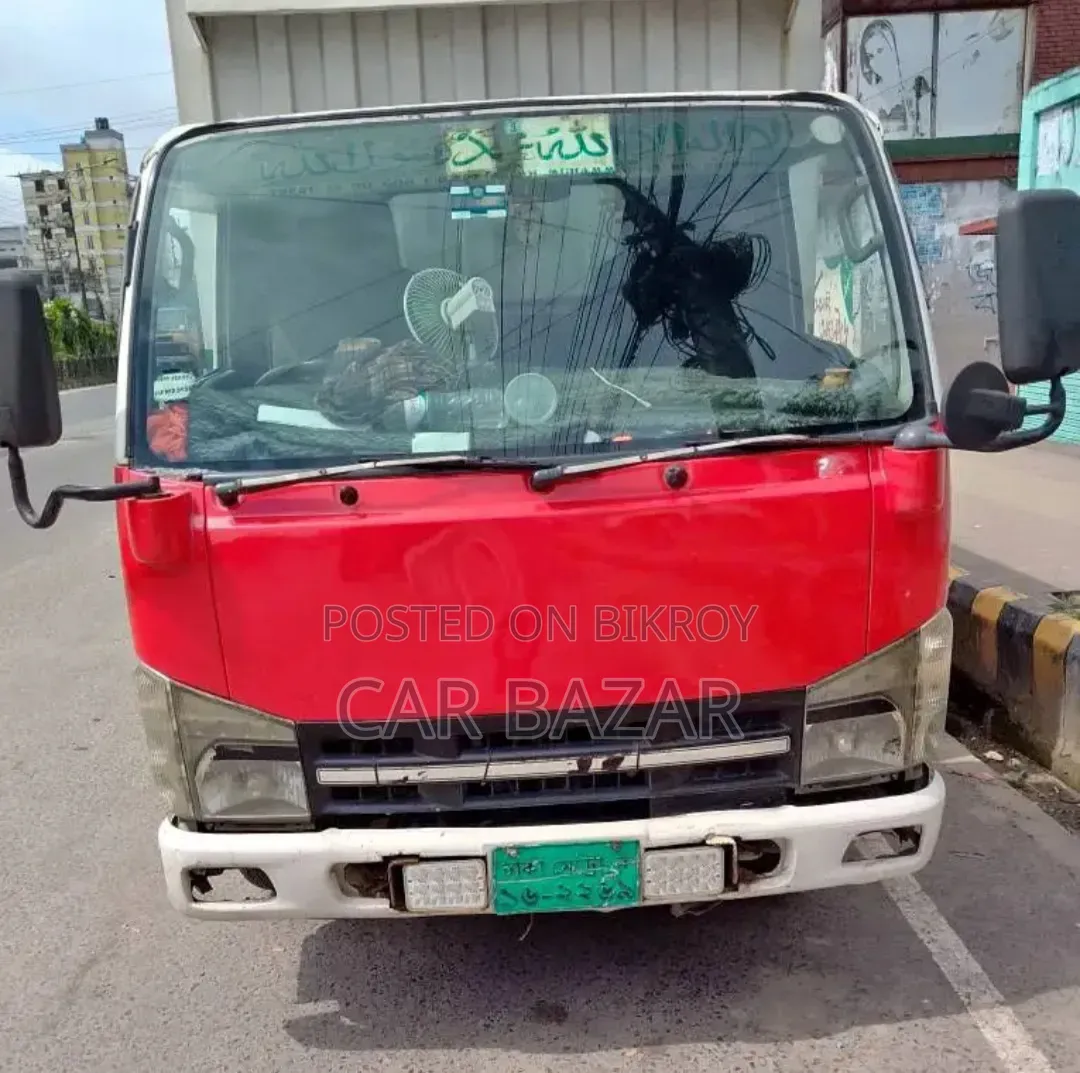 Isuzu Delivery Cover Van 2011