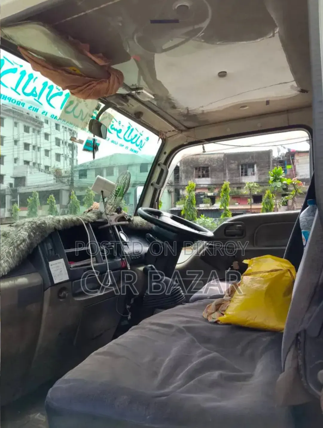 Isuzu Delivery Cover Van 2011