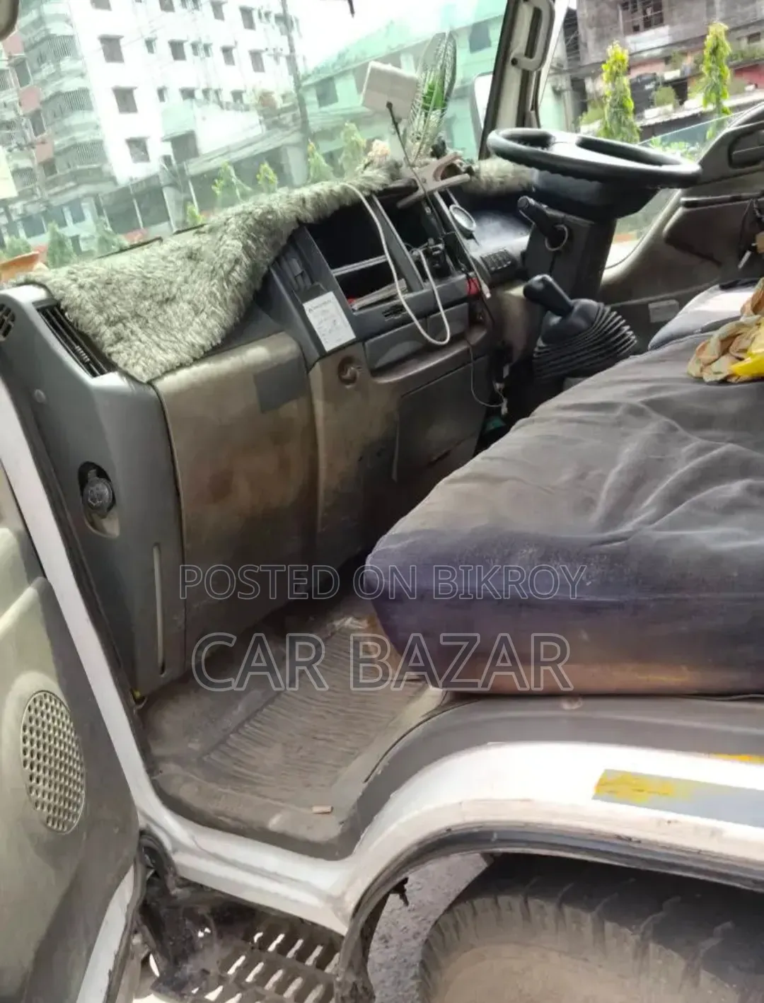 Isuzu Delivery Cover Van 2011