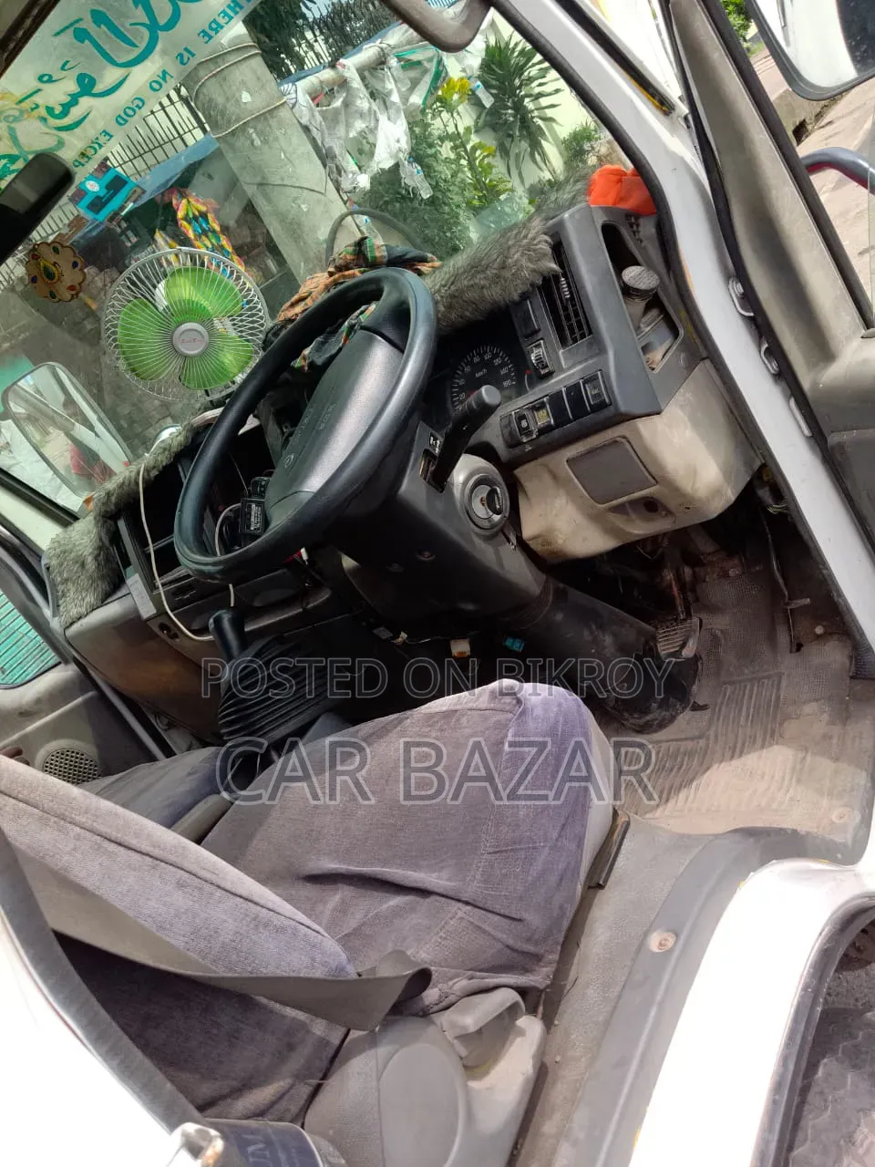 Isuzu Delivery Cover Van 2011
