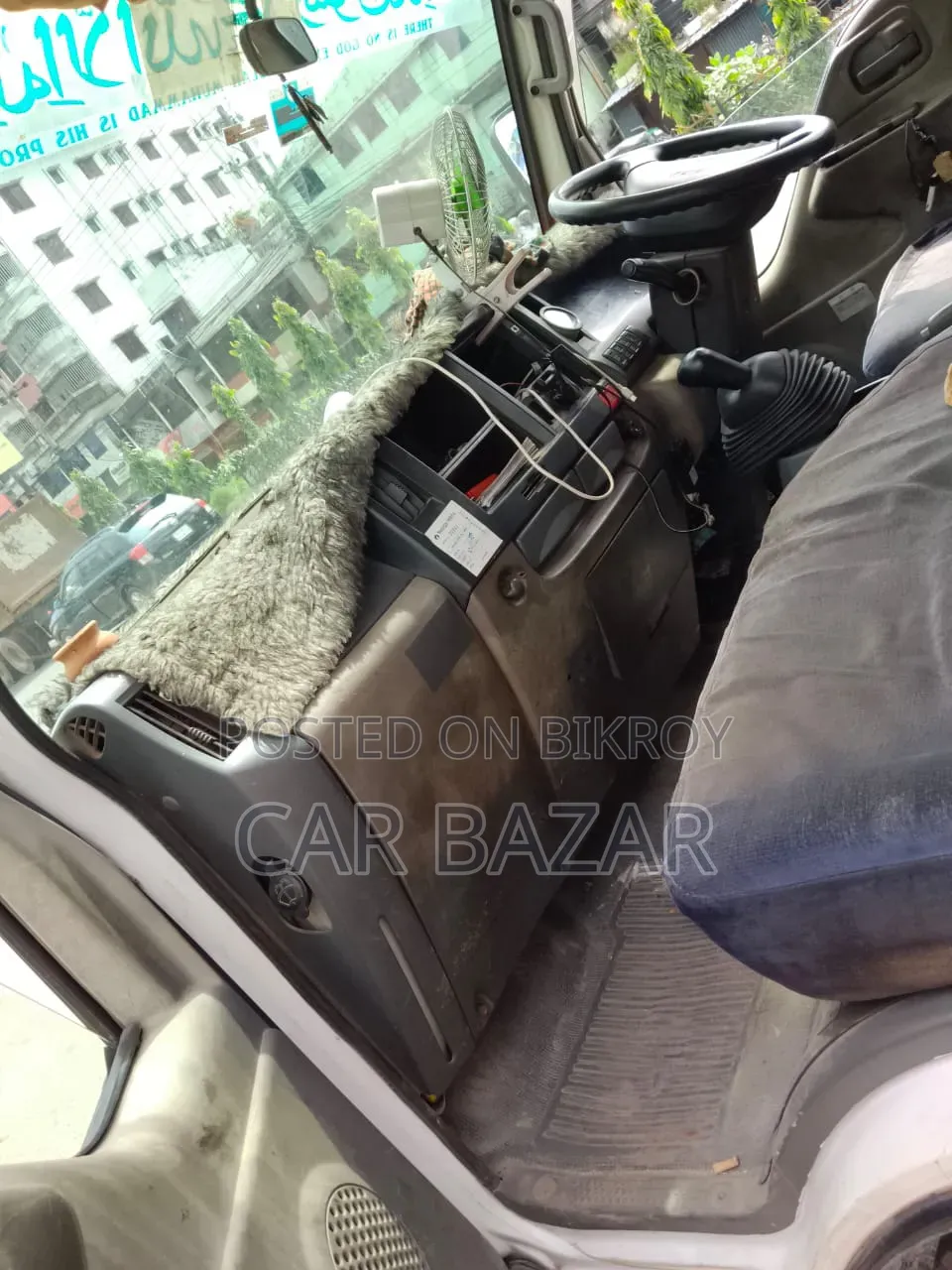 Isuzu Delivery Cover Van 2011