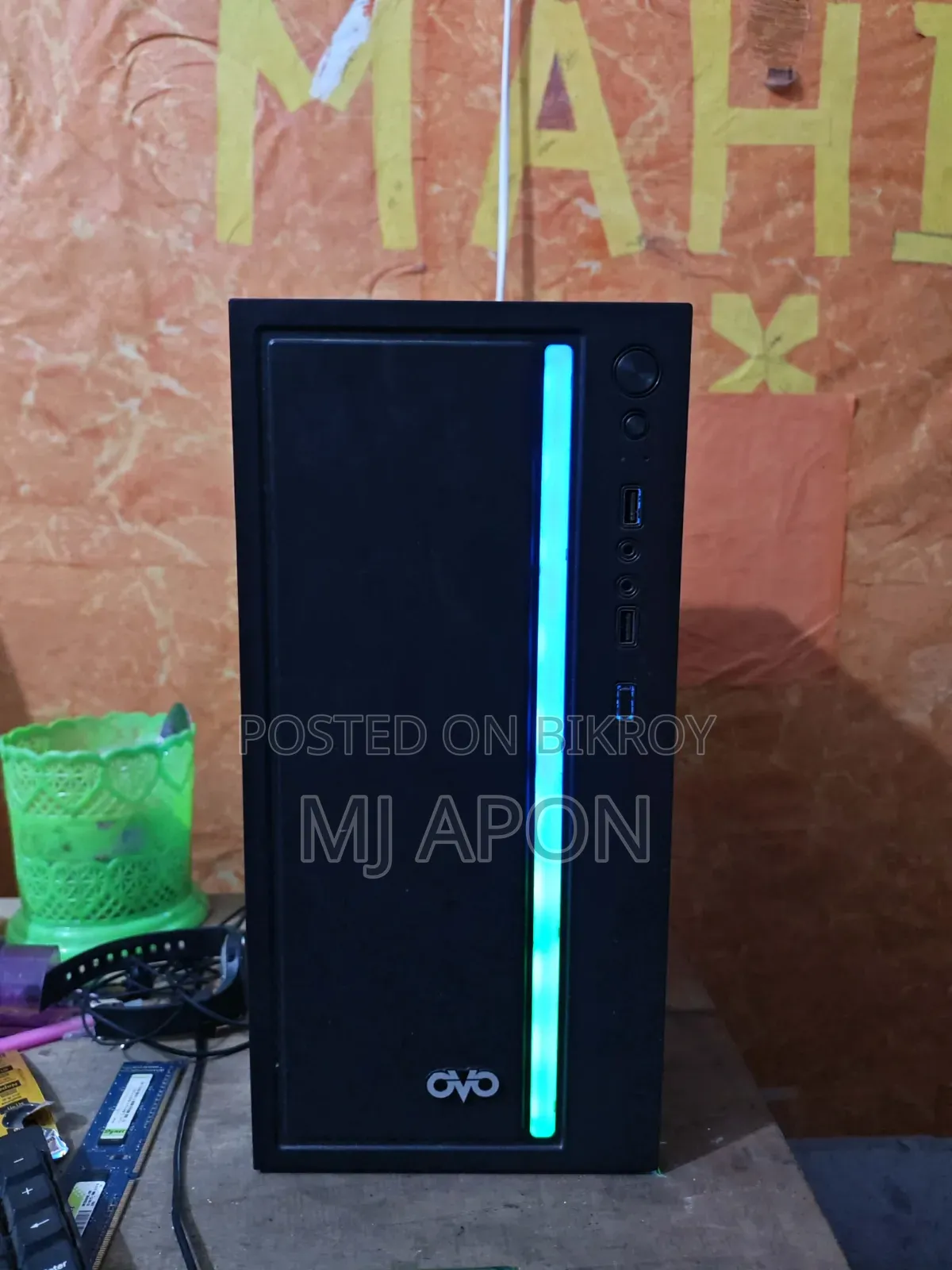 Desktop Computer Microsoft 8GB Intel Core i3 SSHD (Hybrid) 256GB
