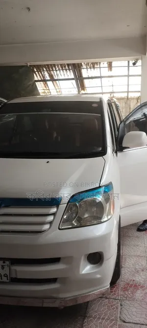 Toyota Noah 2004 White