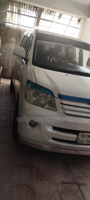 Toyota Noah 2004 White