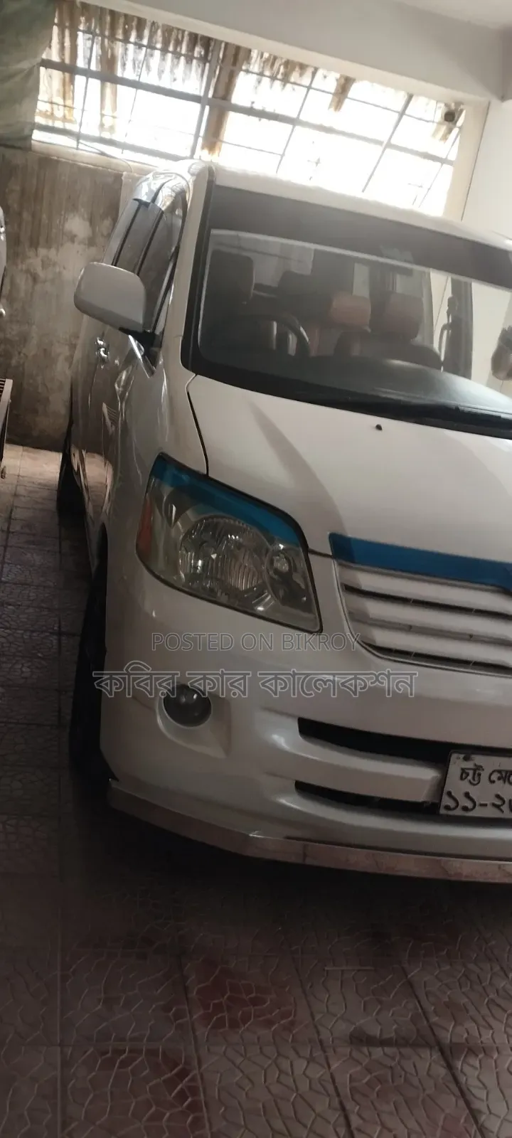 Toyota Noah 2004 White