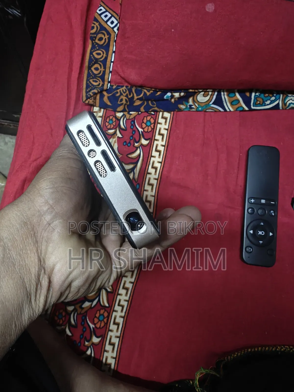 একটি স্মার্ট প্রজেক্টর