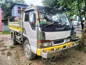 Isuzu ELF Truck 1996 White