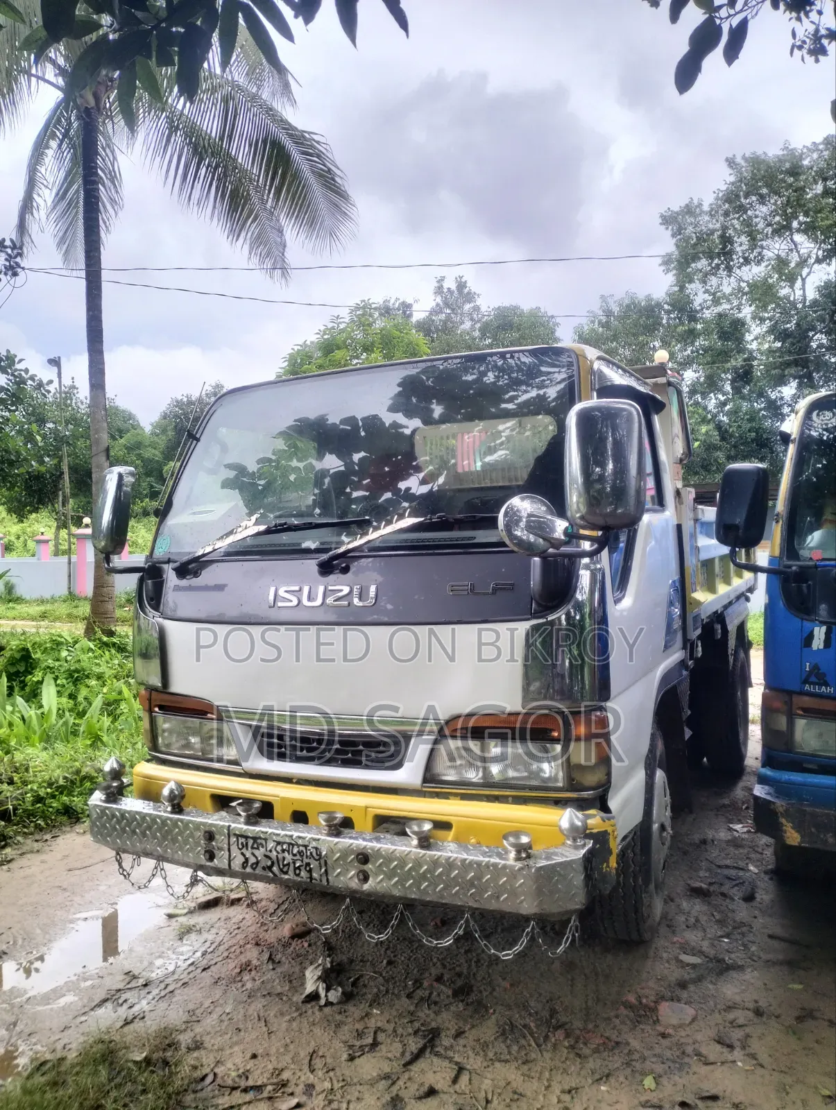 Isuzu ELF Truck 1996 White