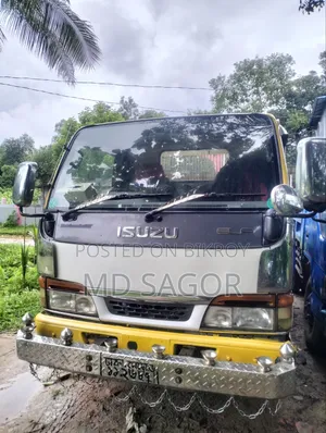 Isuzu ELF Truck 1996 White