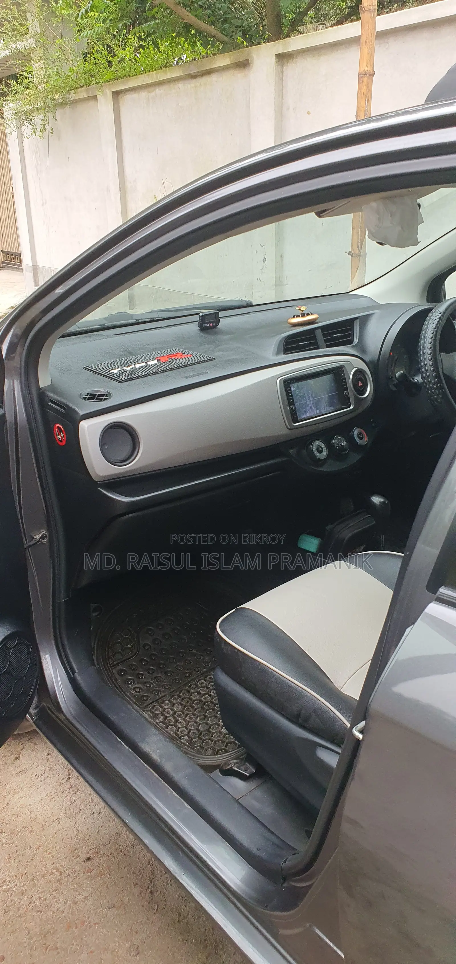Toyota Vitz 2011 Gray