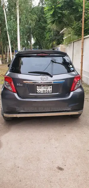 Toyota Vitz 2011 Gray