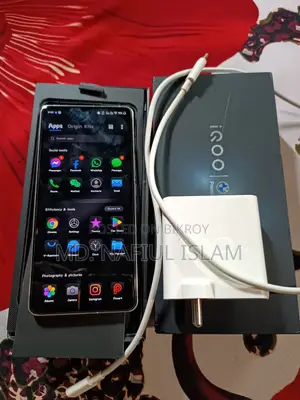 আইকিউওও ১২ ৫১২ জিবি হোয়াইট