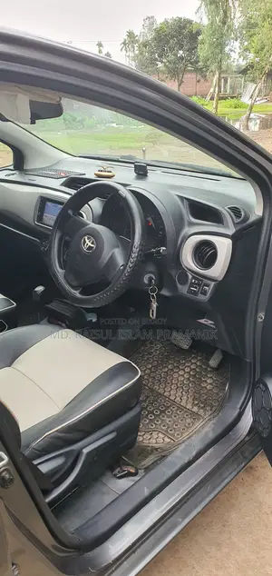 Toyota Vitz 2011 Gray