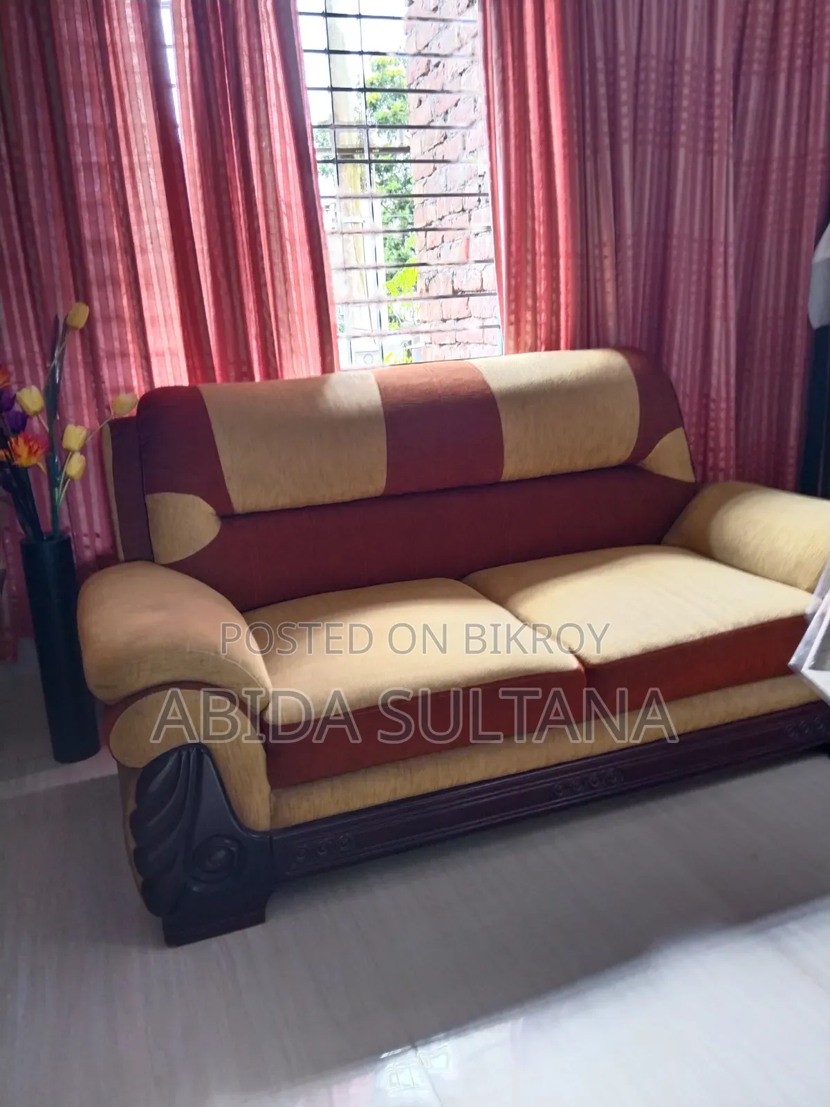 নাদিয়া ন্রান্ডের সোফাসেট বিক্রি করা হবে