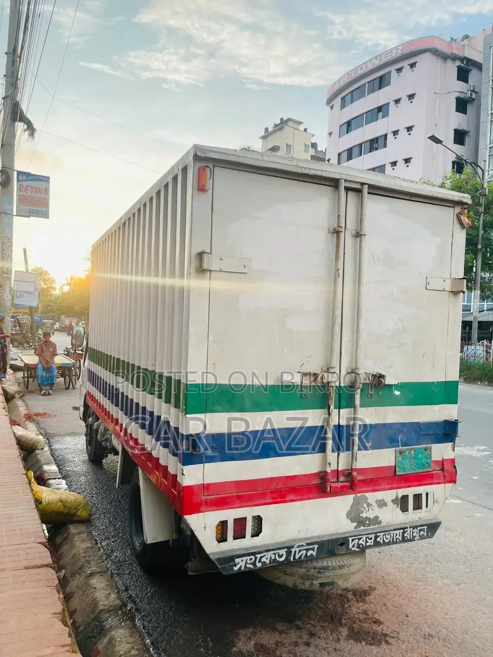 Isuzu Delivery Cover Van 2011