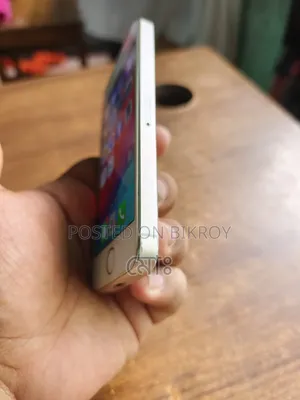 Apple iPhone 5s 16 GB Gold