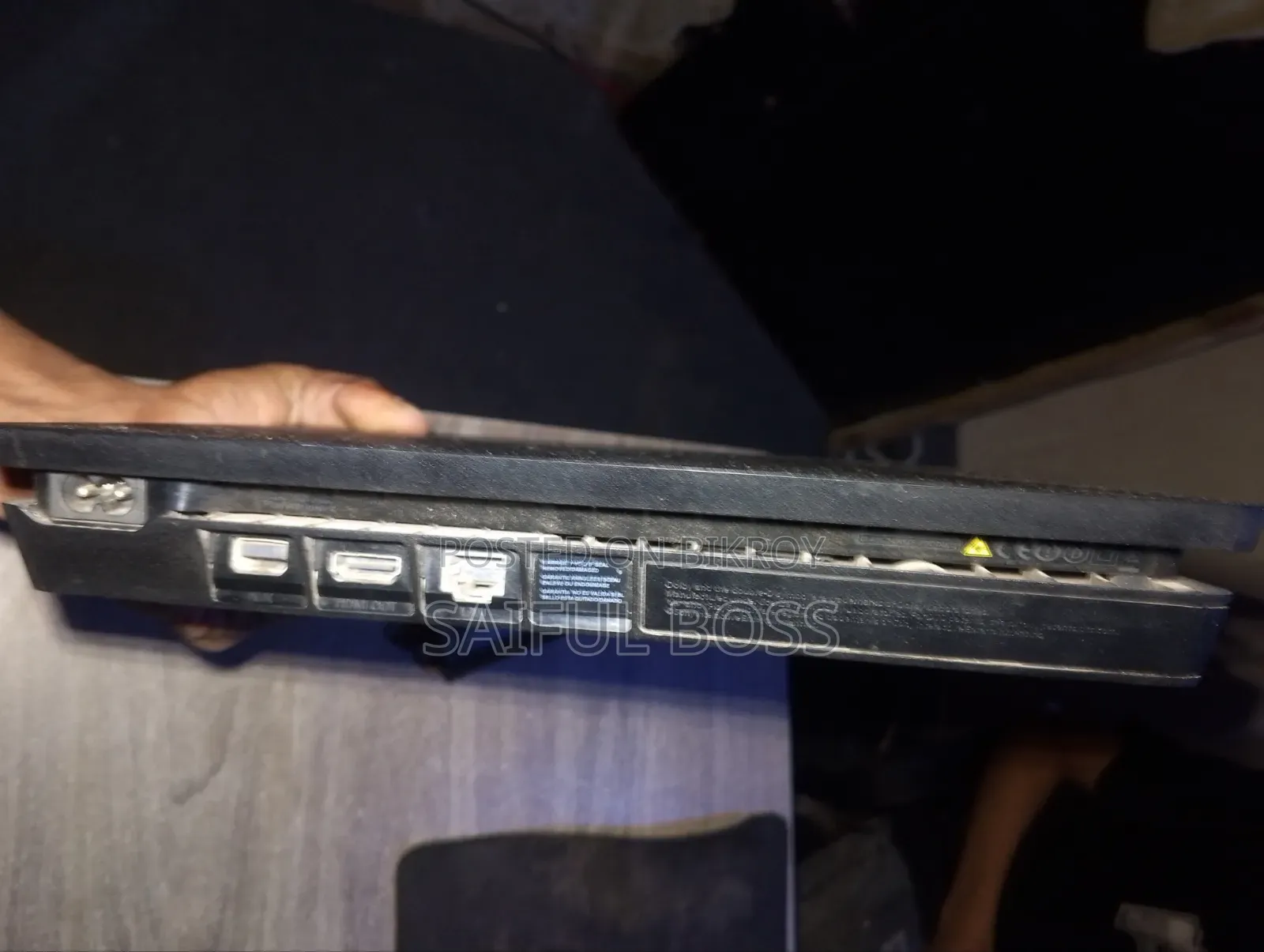 Ps4 একবারে নতুন বেশি দিন ব্যবহার করা হয় নাই।