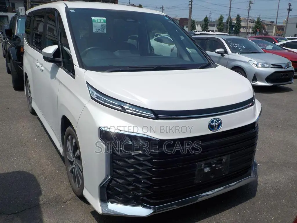 Toyota Voxy 2023 Pearl