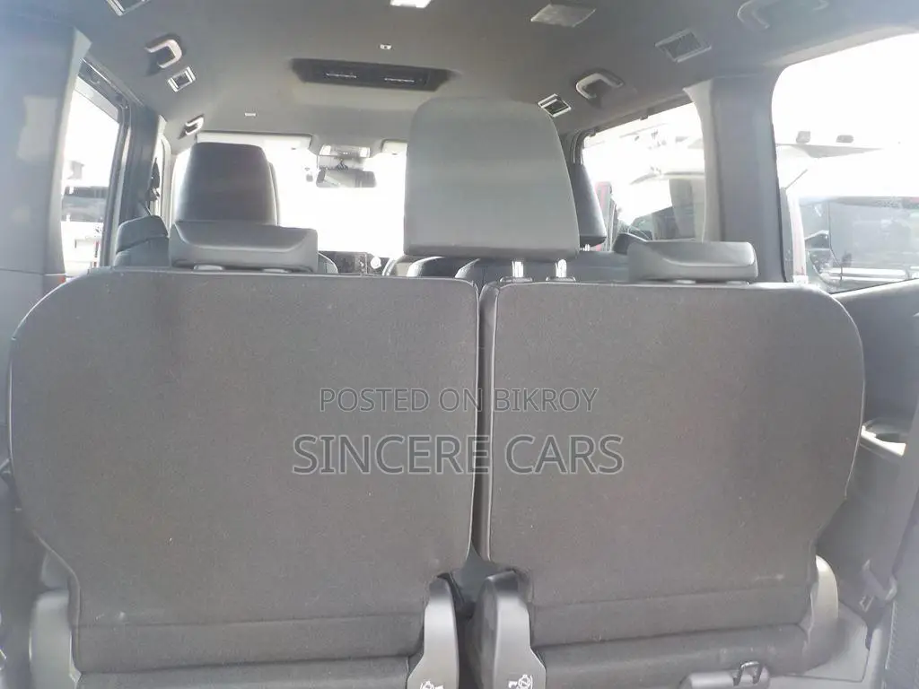 Toyota Voxy 2023 Pearl