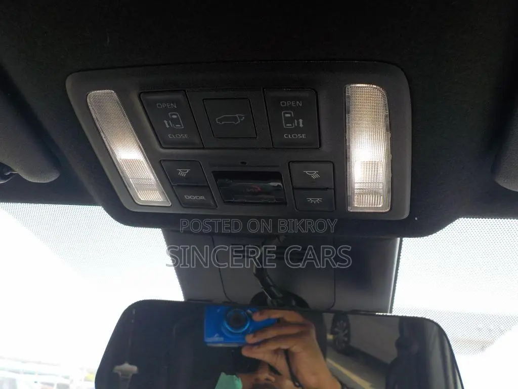 Toyota Voxy 2023 Pearl