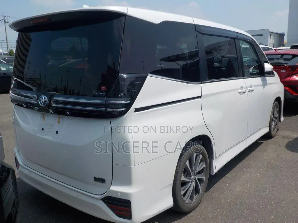 Toyota Voxy 2023 Pearl