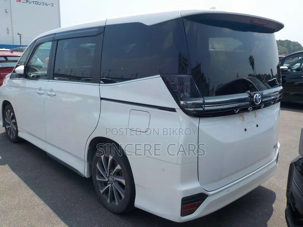 Toyota Voxy 2023 Pearl
