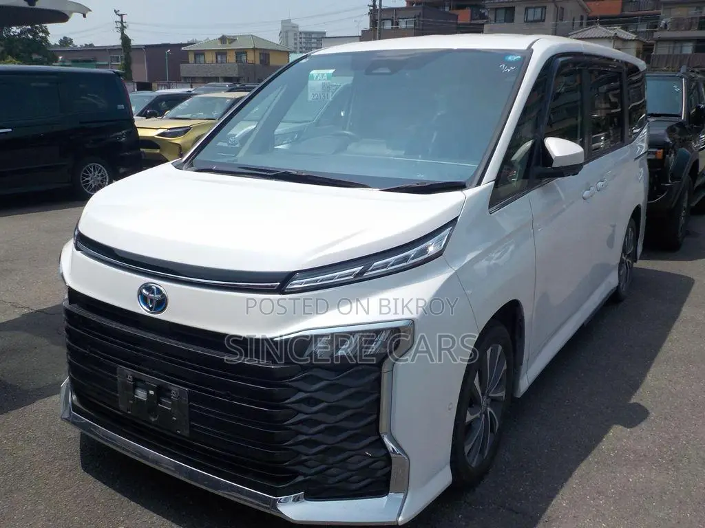 Toyota Voxy 2023 Pearl
