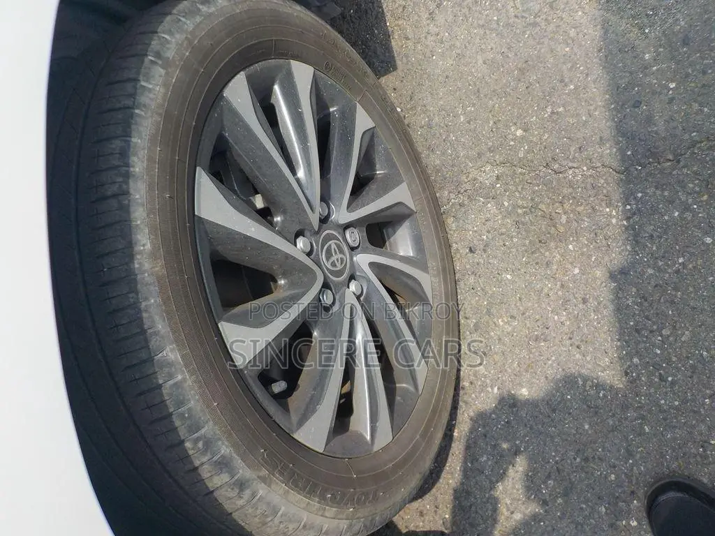Toyota Voxy 2023 Pearl