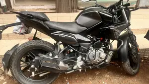 হিরো এক্সট্রিম ১২৫আর ২০২৫ কালো