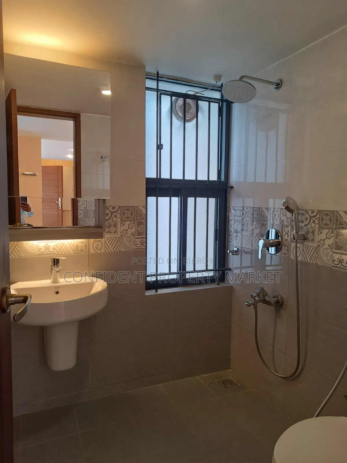3bdrm Apartment in Baridhara for rent