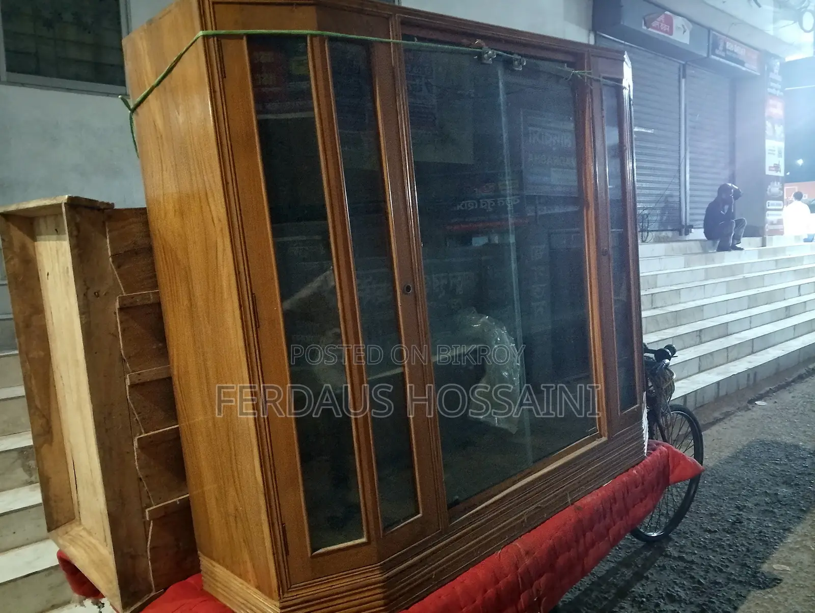 Show Case With Mirror