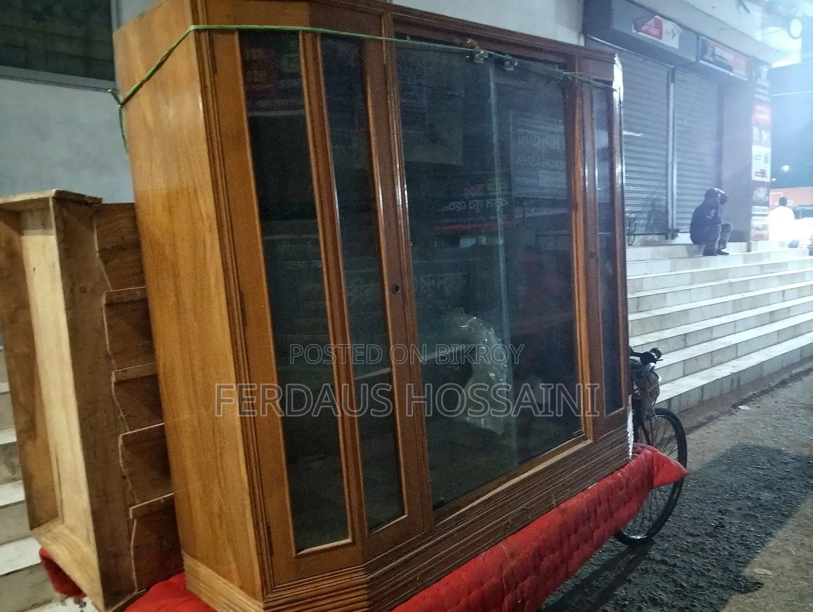 Show Case With Mirror