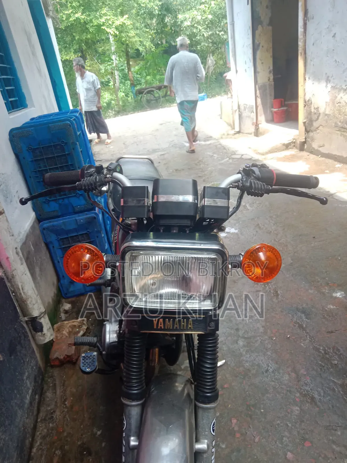 Yamaha 2000 Black