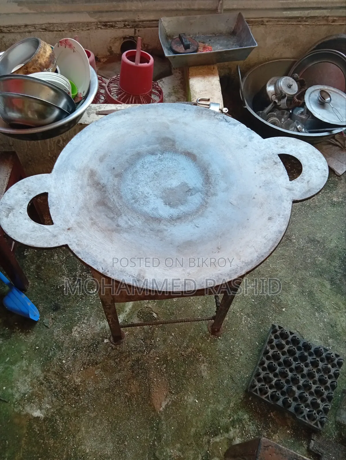 হোটেলের মালামাল বিক্রি