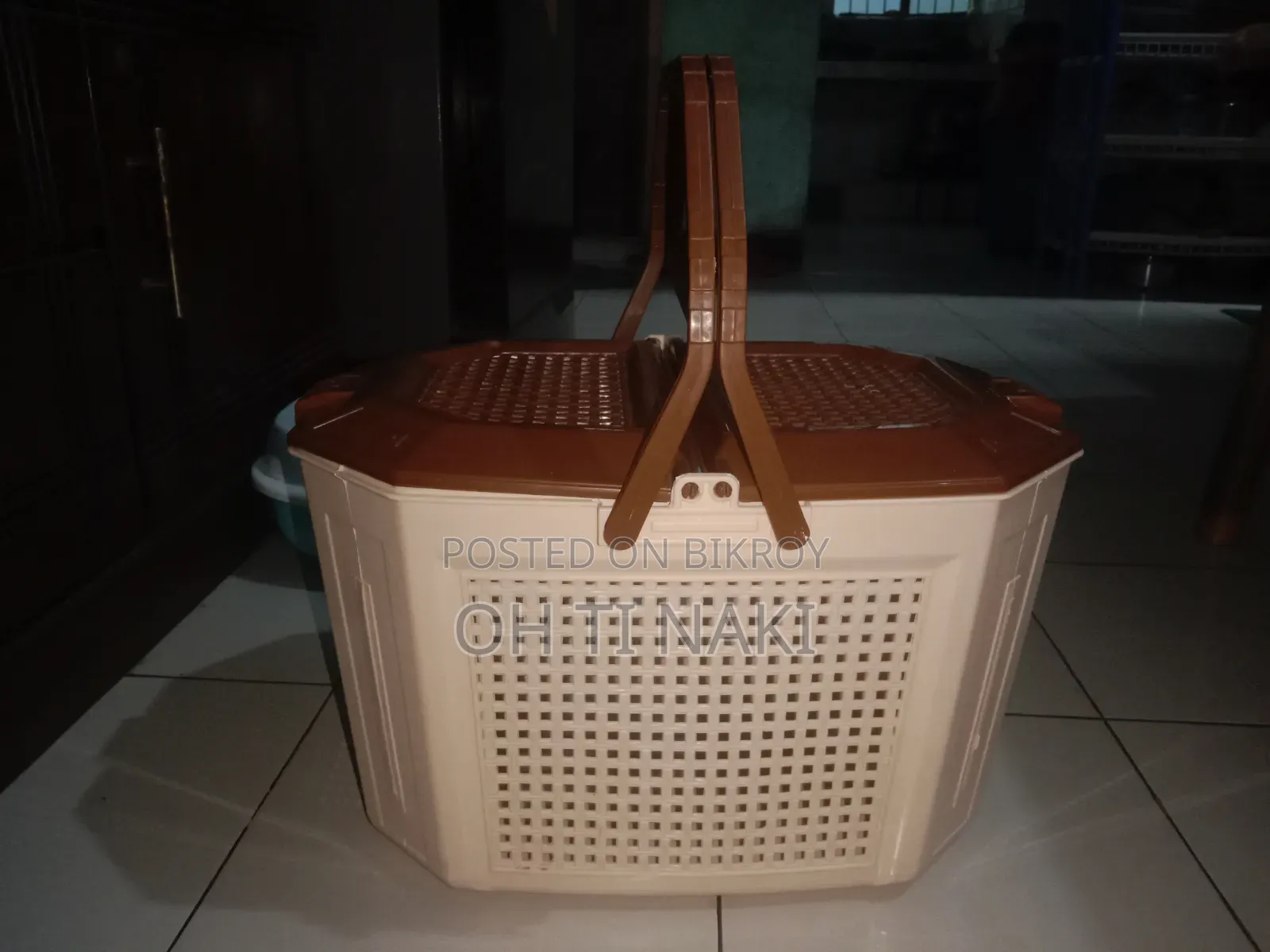 Cat Jhuri,Litter Box, 1.5 Kg + Mixed Cat Food