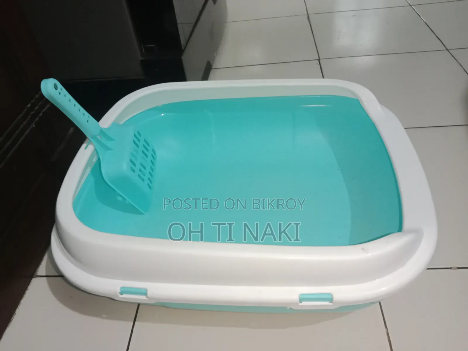 Cat Jhuri,Litter Box, 1.5 Kg + Mixed Cat Food