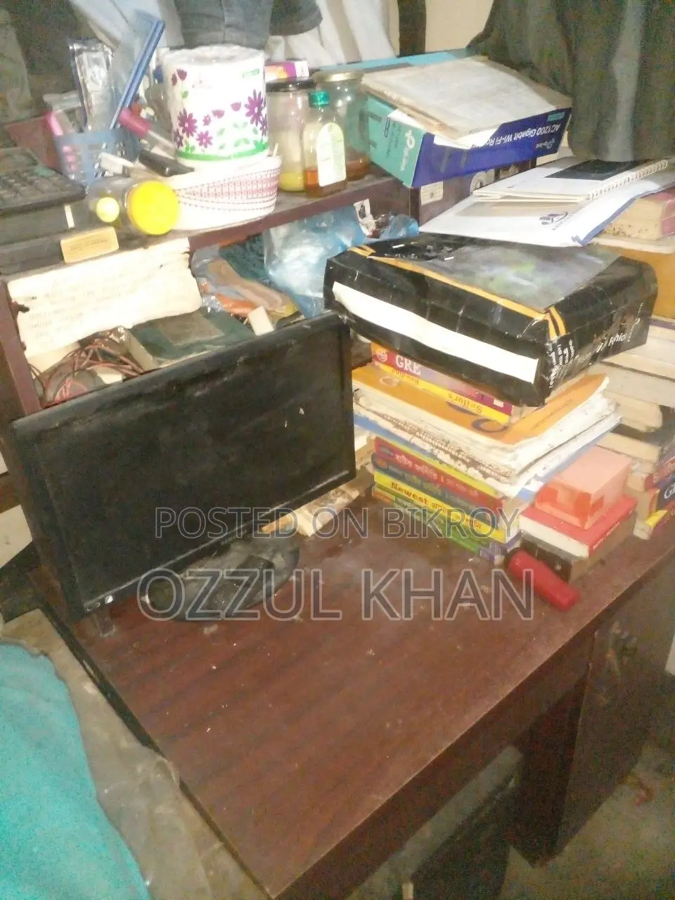 একটি পড়ার টেবিল