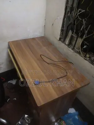 একটি চেয়ার ও একটি টেবিল বিক্রয় হবে