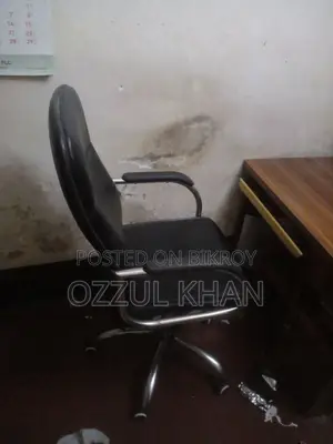 একটি চেয়ার ও একটি টেবিল বিক্রয় হবে
