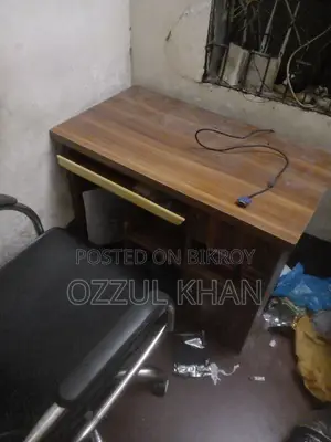 একটি চেয়ার ও একটি টেবিল বিক্রয় হবে