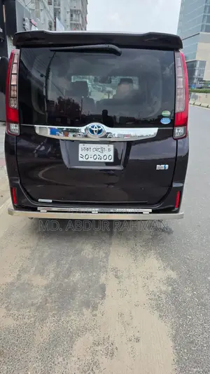 Toyota Noah 1.8 Four Wheel Drive Hybrid (7 seater) 2016 Maroon