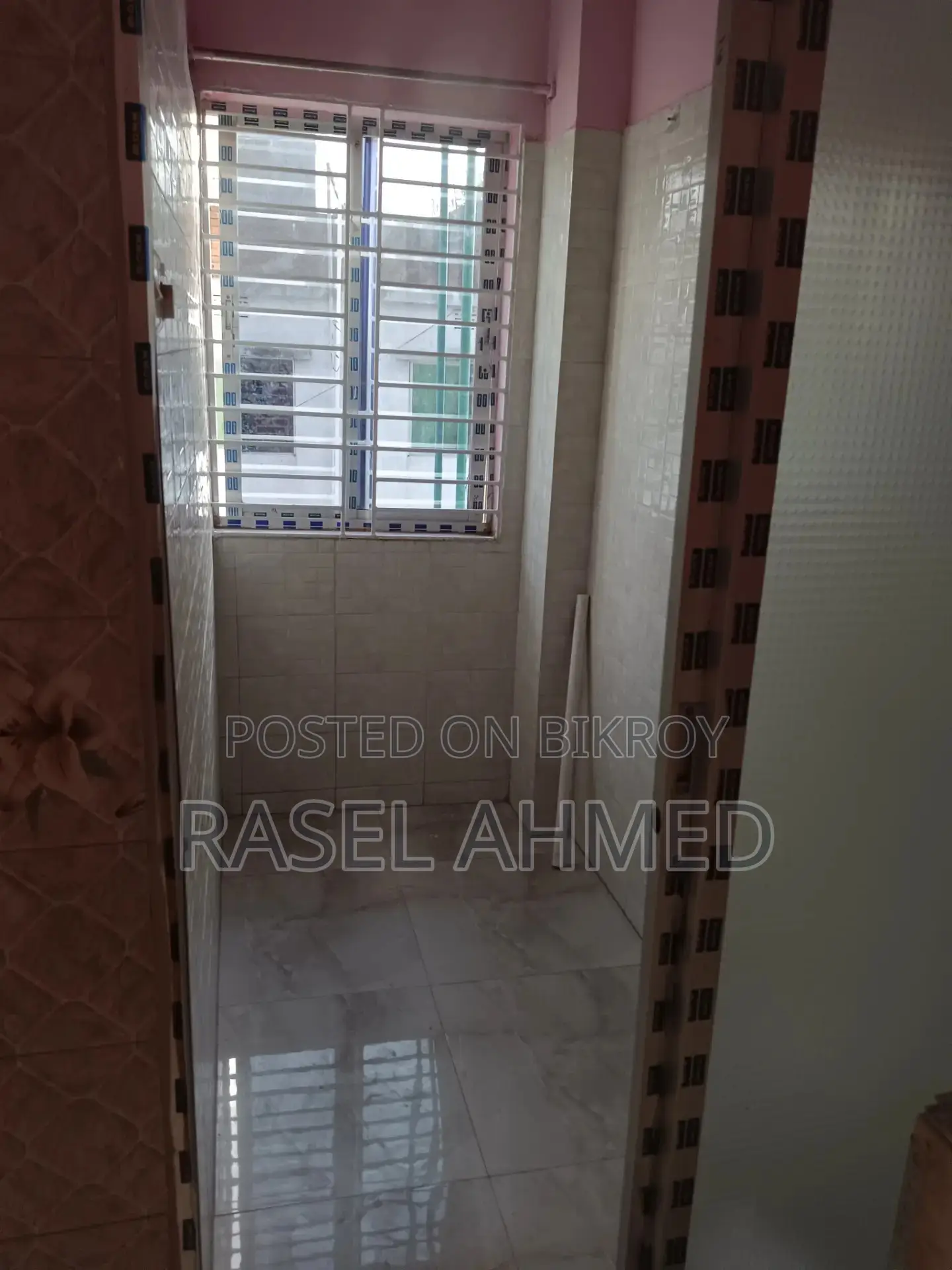 Furnished Mini Flat in Kamrangirchar for sale