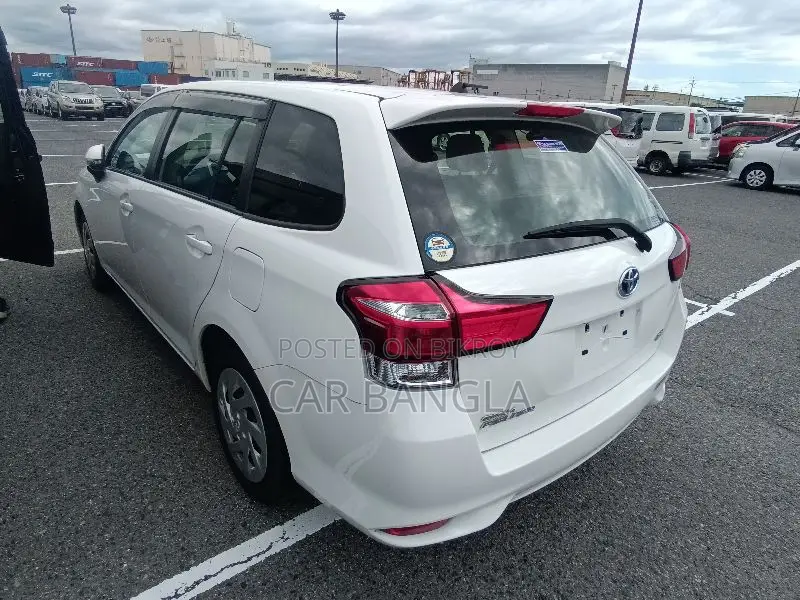 Toyota Corolla Fielder 2021 White