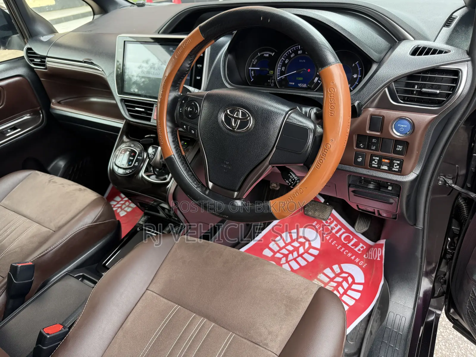 Toyota Esquire 1.8 FWD Hybrid (7 seater) 2019 Maroon