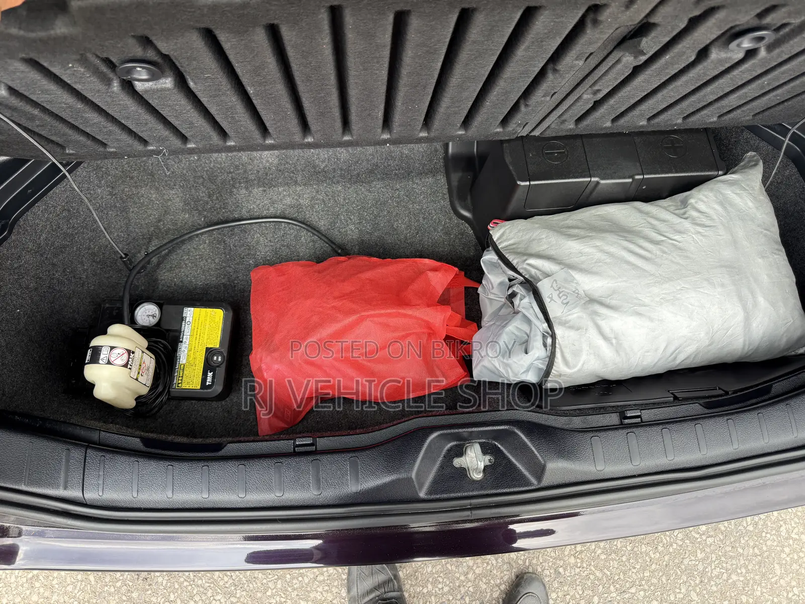 Toyota Esquire 1.8 FWD Hybrid (7 seater) 2019 Maroon