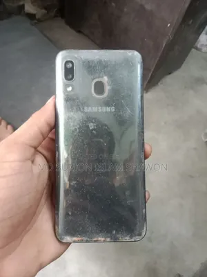 Samsung Galaxy A20 32 GB Black