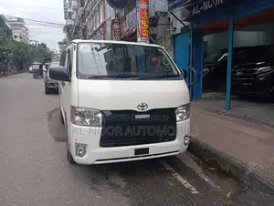 Toyota HiAce 2021 White