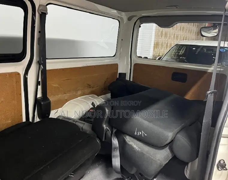 Toyota HiAce 2021 White