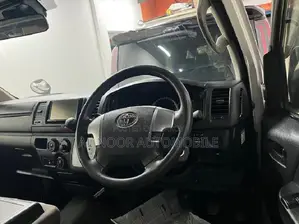 Toyota HiAce 2021 White