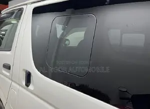 Toyota HiAce 2021 White